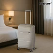 TraveLux Voyager közepes bőrönd keményfedeles 68x45x25 cm